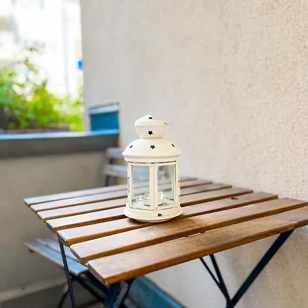 2 Mit Terrasse Und Tiefgaragenstellplatz In Zentrum Von Apartment